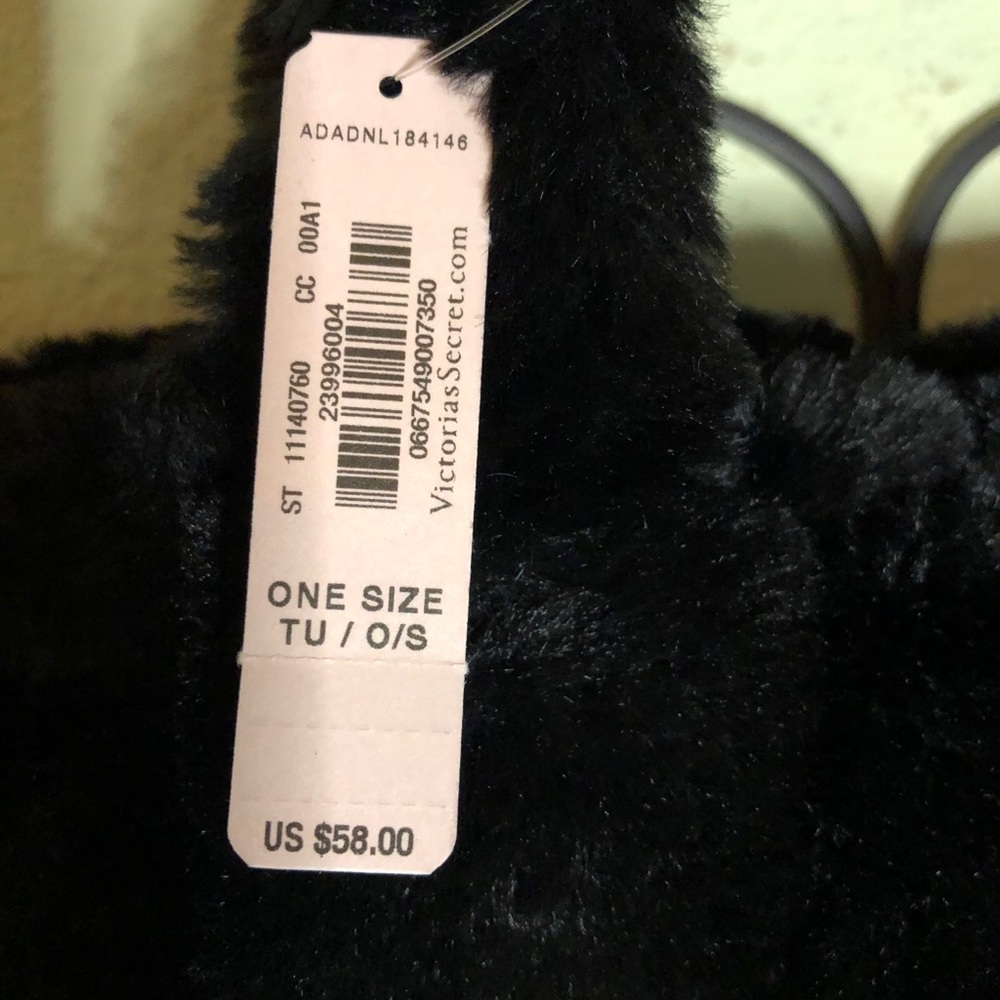 NWT Plush Soft Victoria Secret Faux Fur Bag - Picture 2 of 5